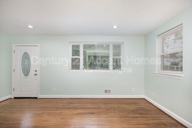 Building Photo - 2508 Larry Ave