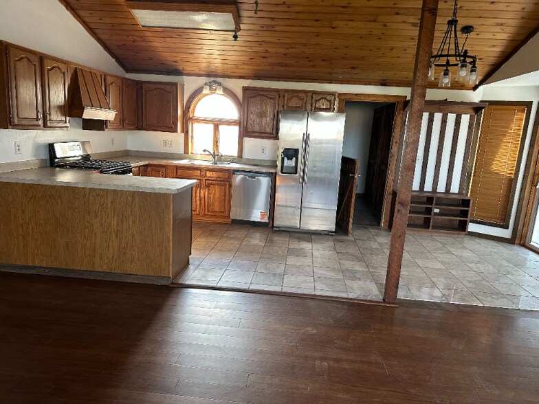 Building Photo - 5963 W Chadwick Rd