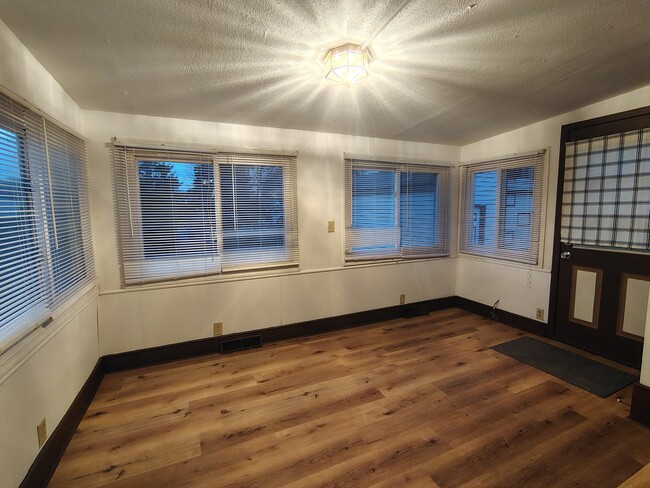 Building Photo - 242 S Adams St