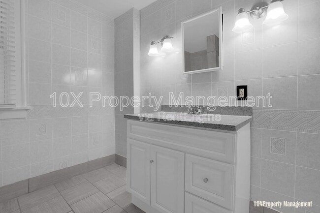 Building Photo - 563 S Burgess Ave