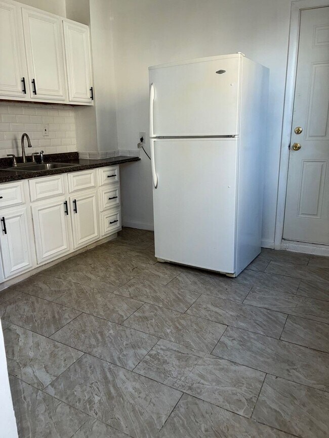 Building Photo - 2234 Henneman Ave