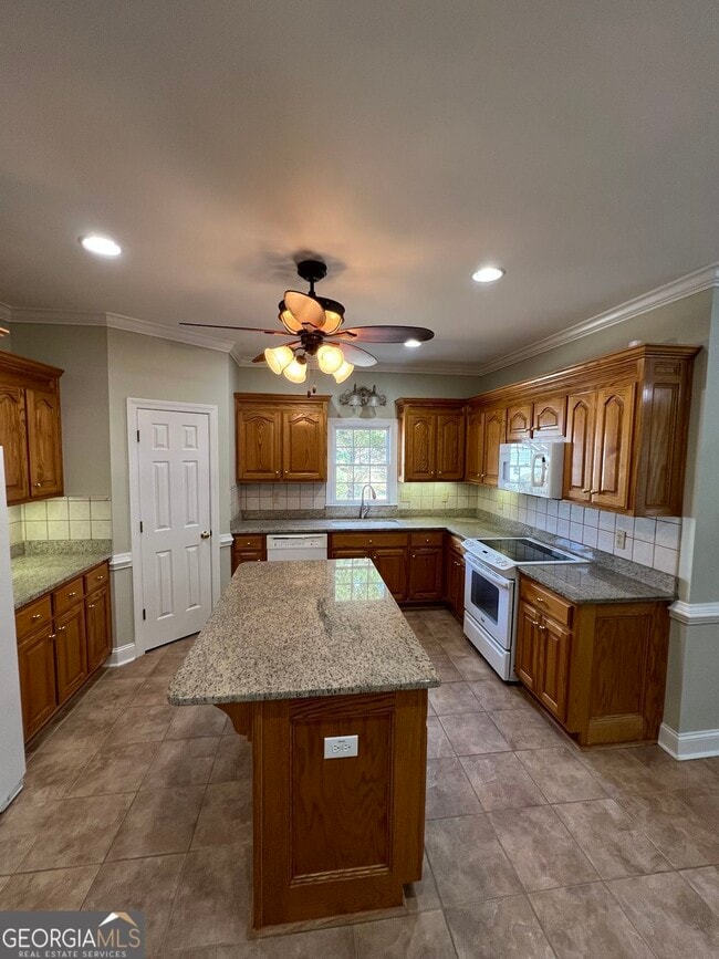 Building Photo - 678 Verney Dr