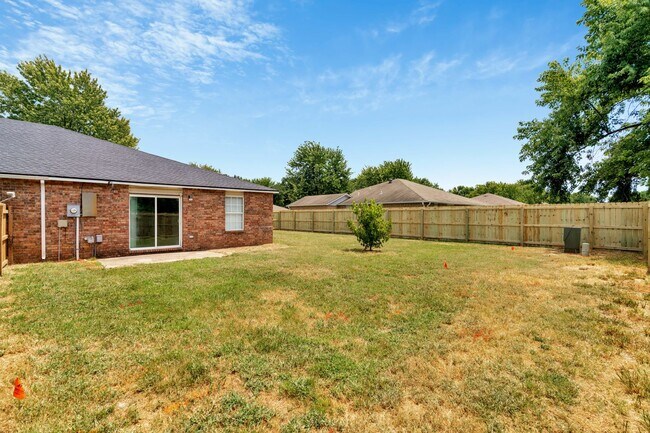 Building Photo - 3 Bed 2 Bath duplex just minutes to I-49