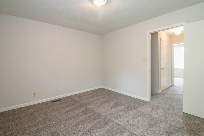 Building Photo - 814-A Golfview Pl