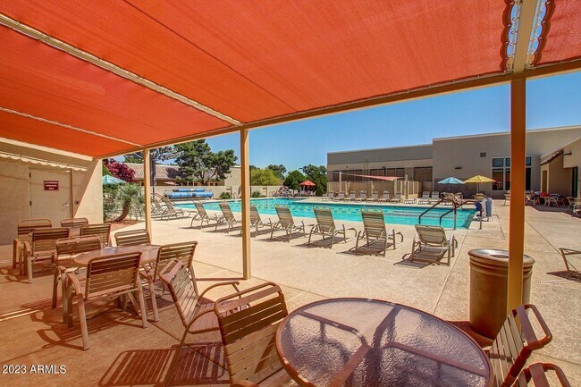 Building Photo - 10612 W Oakmont Dr