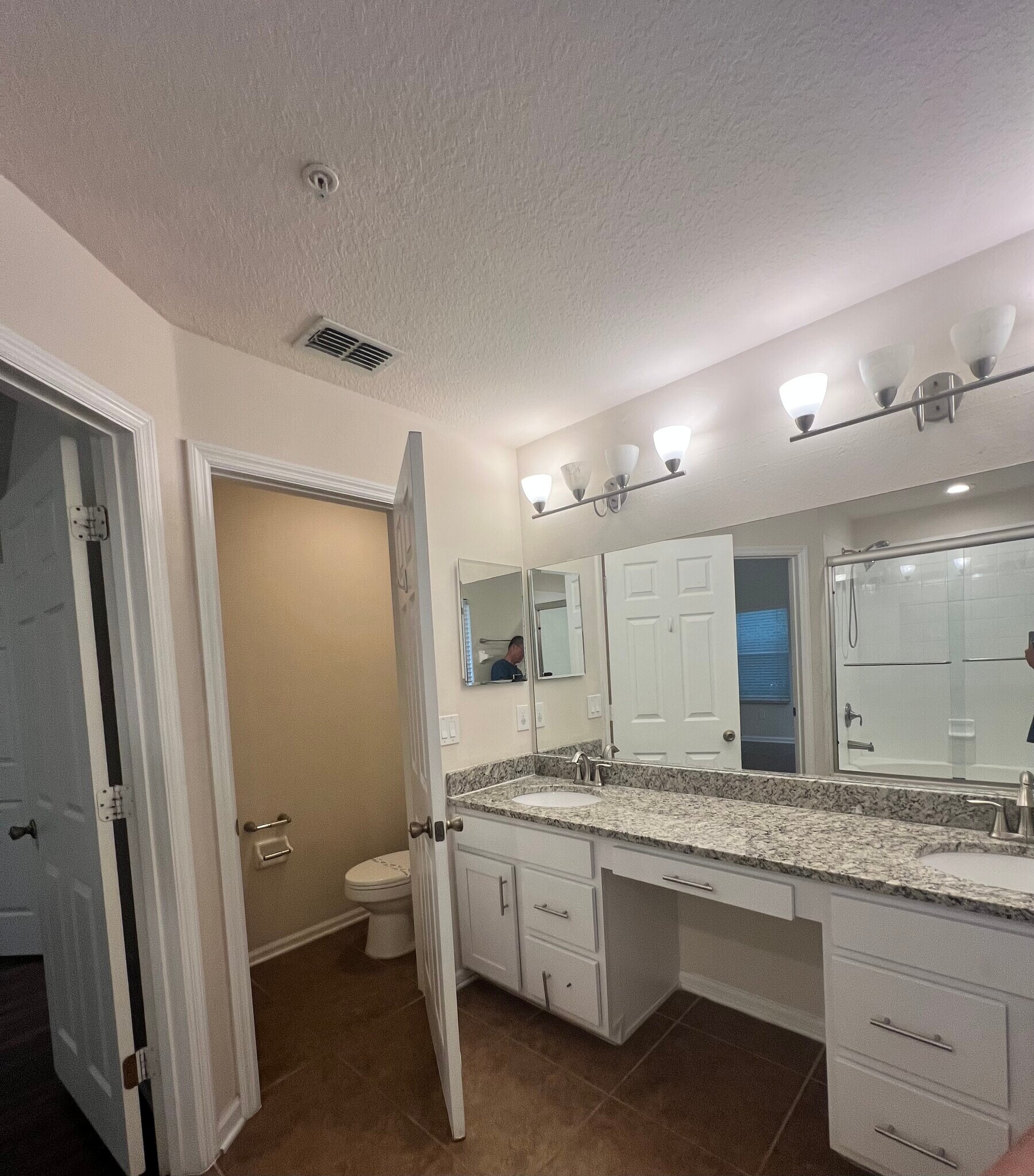 Primary Bathroom- - 6058 Twain St