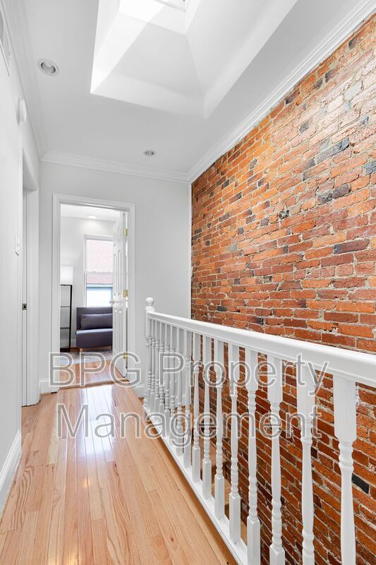 Building Photo - 1037 5th St NE