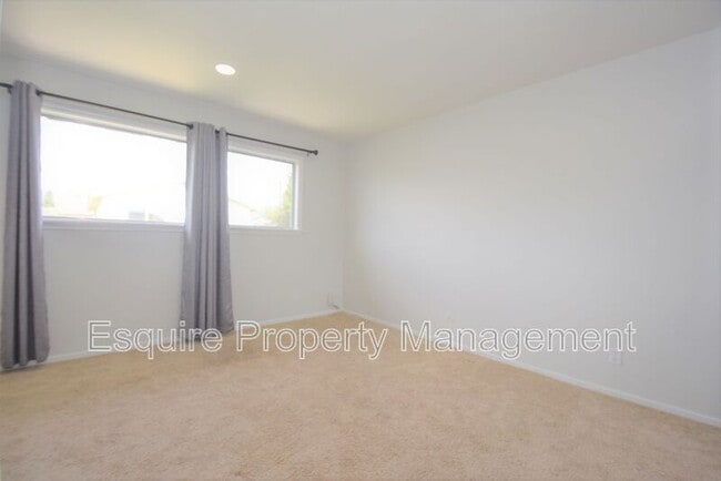 Building Photo - 2675 Munson St