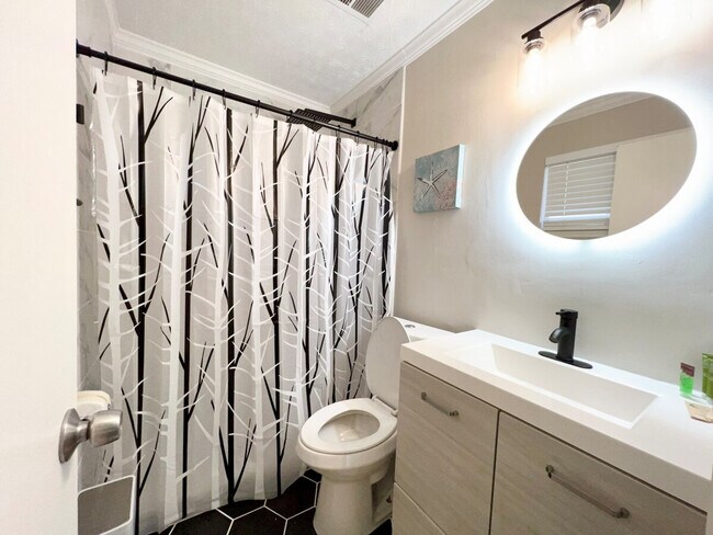 Building Photo - 1342 Country Downs Dr