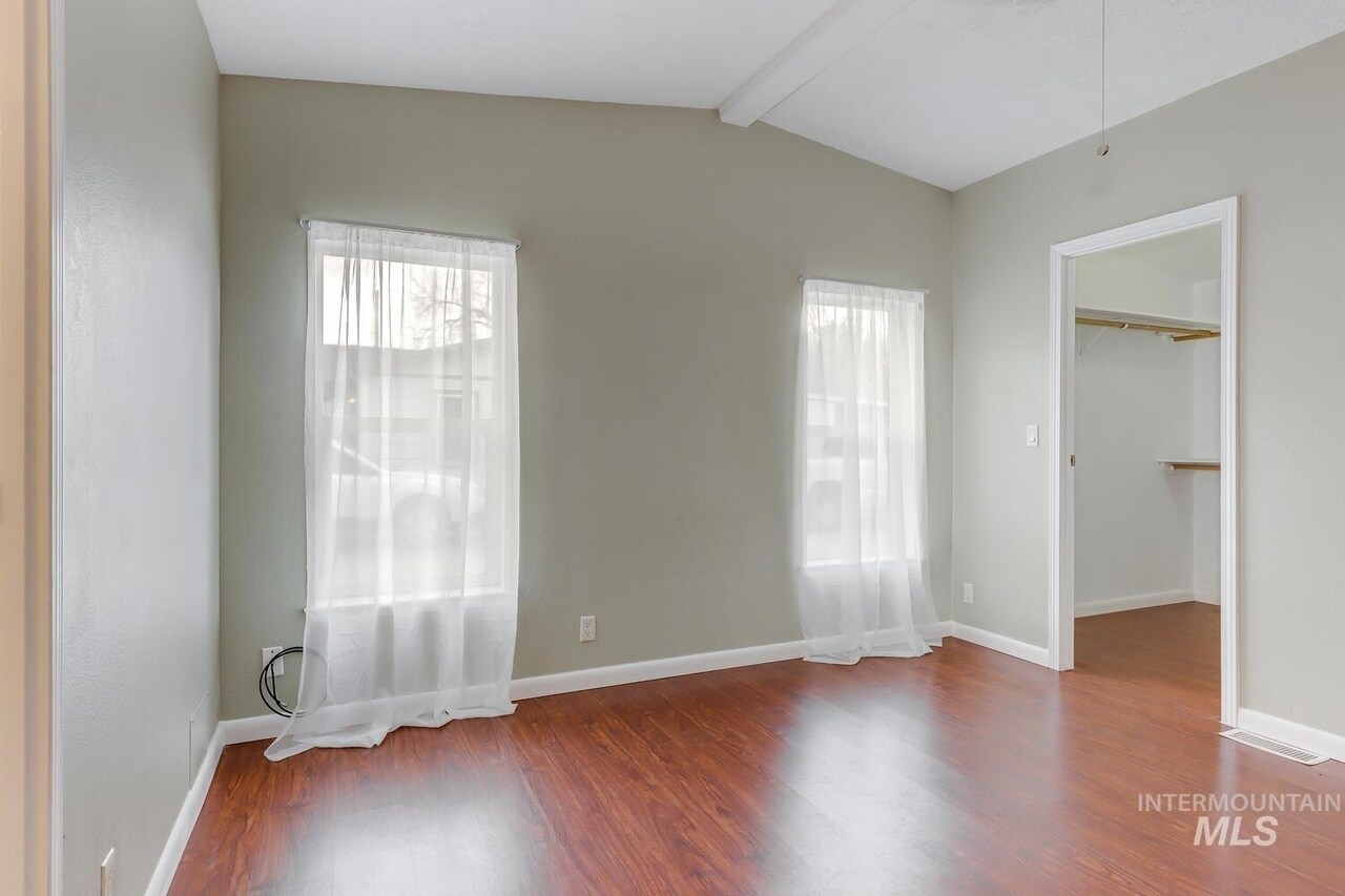 Building Photo - 2107 S Phillippi St