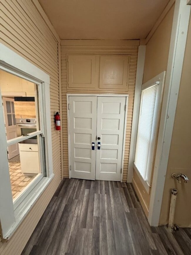 Building Photo - 3 Bedroom 1.5 Bath Downtown Dixon *STAR RENTALS