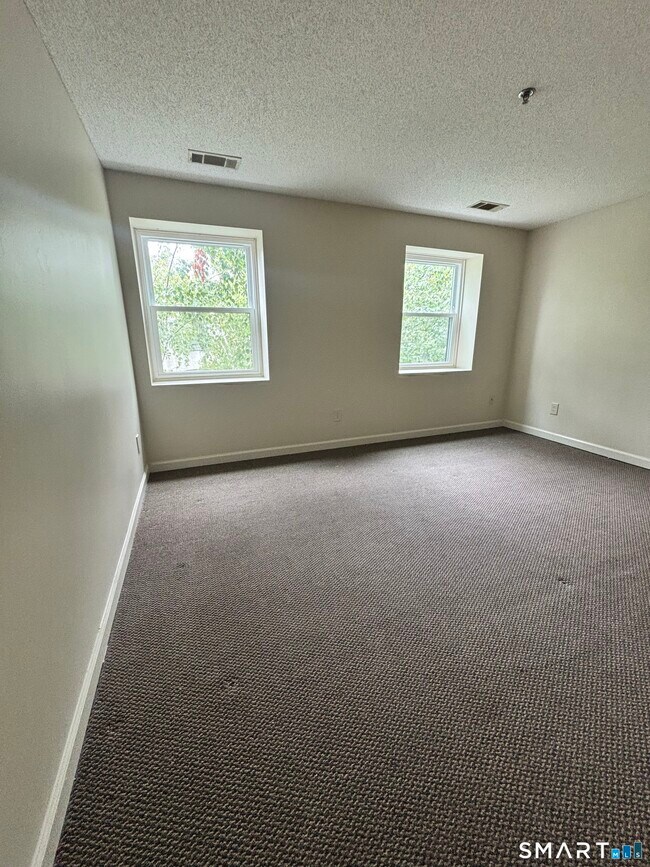 Building Photo - 432 Judd Square