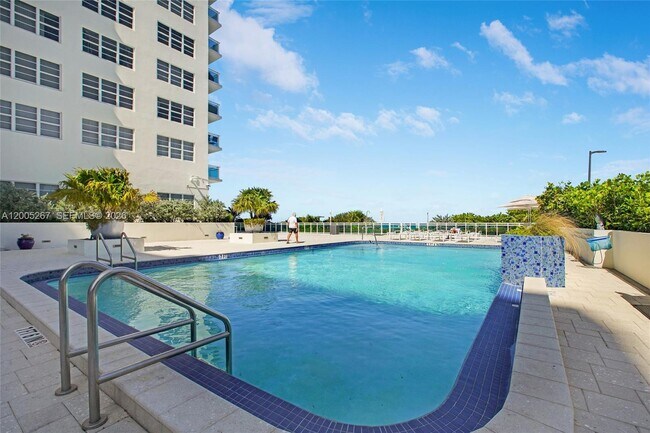 Building Photo - 6917 Collins Ave