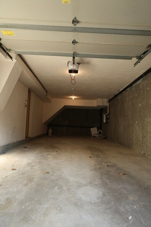 Building Photo - 145 Captain Eames Cir