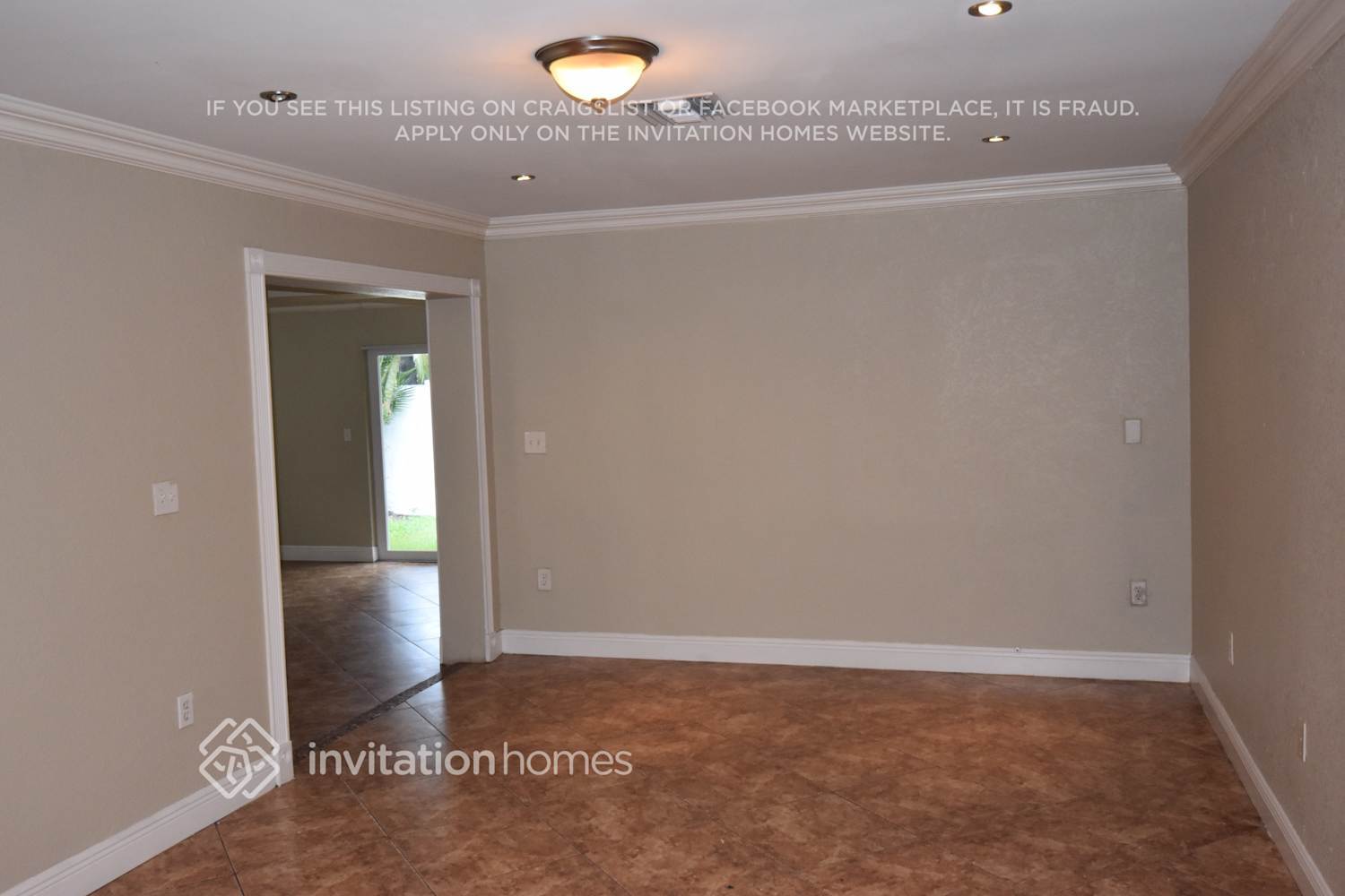 Building Photo - 9811 SW 13th Ct