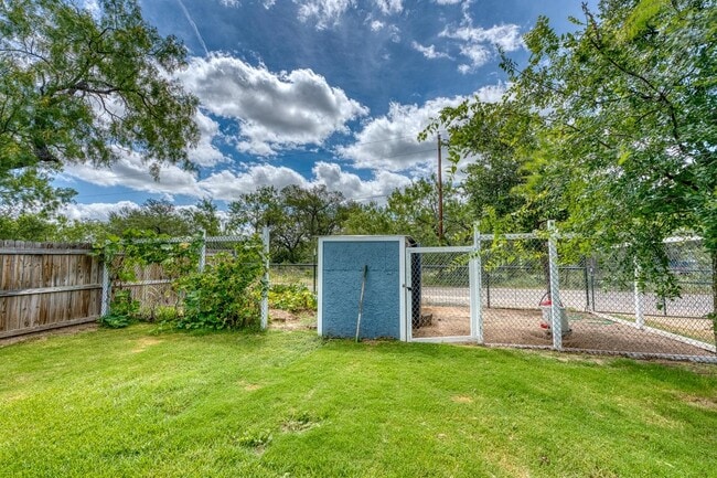 Building Photo - 1304 Prairie Creek Dr