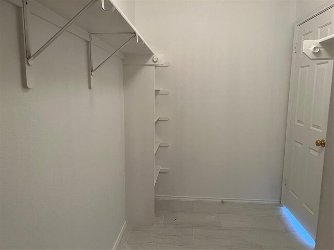 Building Photo - 309 Decker Dr