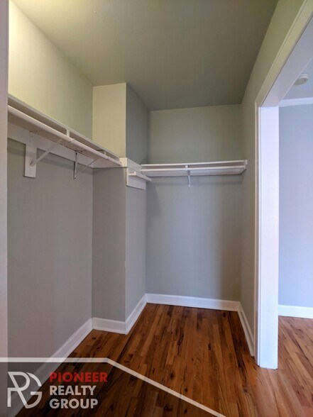 Building Photo - 739 W Belmont Ave