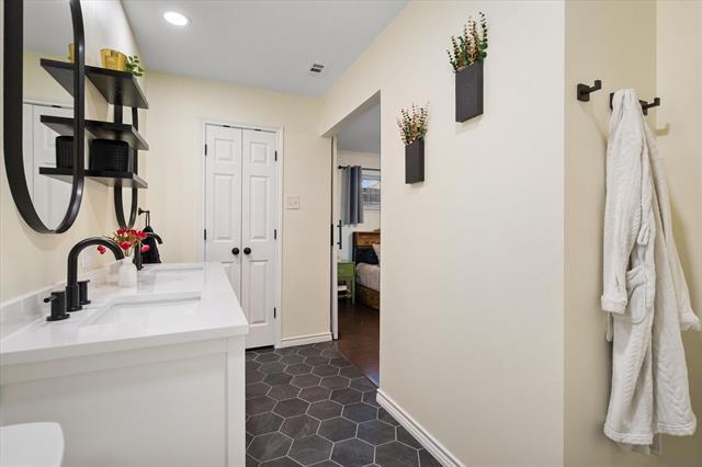 Building Photo - 1415 Moss Rose Cir