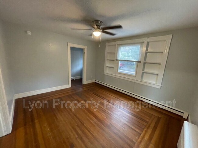 Building Photo - 1393-1395 Main St