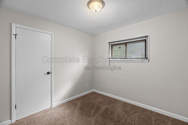 Building Photo - 201 Sadonia Ave