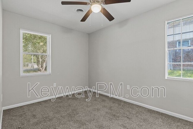 Building Photo - 3630 Columbine Dr