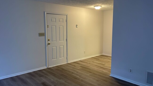 Building Photo - Find Your Perfect Home at Phoenix City Apa...