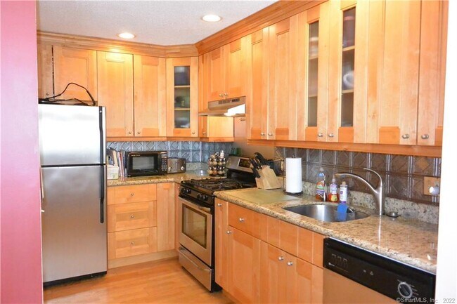 Building Photo - 515 Foxboro Dr