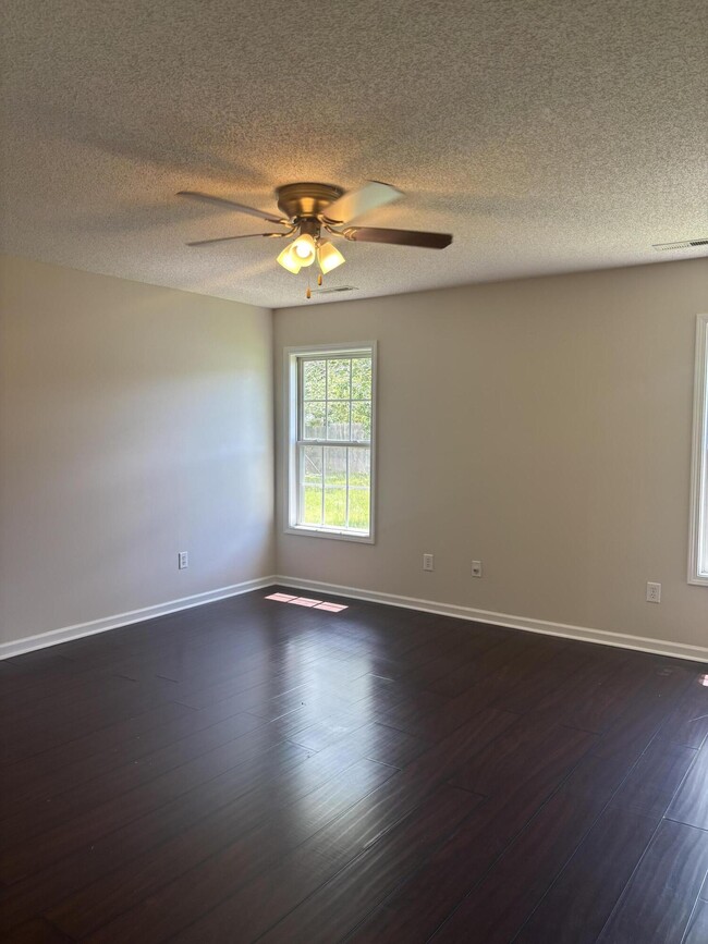 Building Photo - 20 Walden Cir