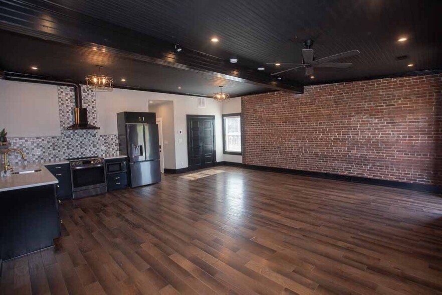 Building Photo - 1529 W Market St