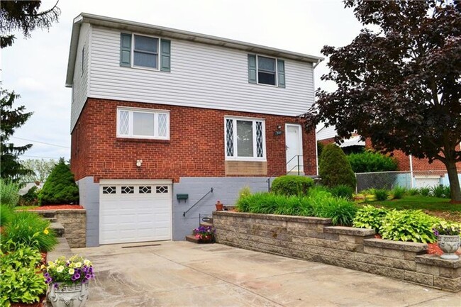 Primary Photo - 5Bed | 2bath Home in West Mifflin, PA