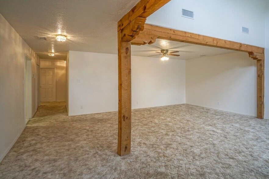 Building Photo - 609 Avenida Montoya NE
