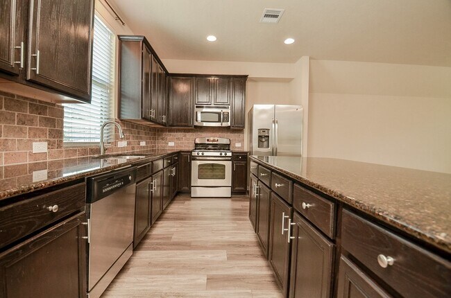 Building Photo - 3307 Home Point Dr