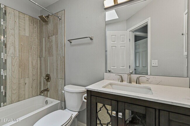 Building Photo - 2137 Shreya St