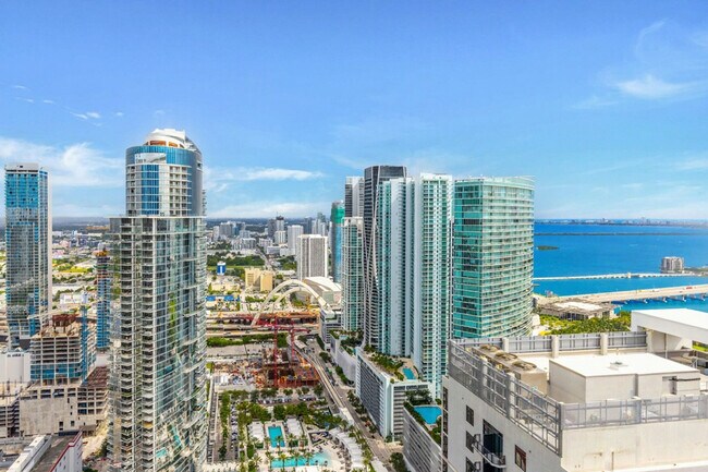 Building Photo - 601 NE 1st Ave