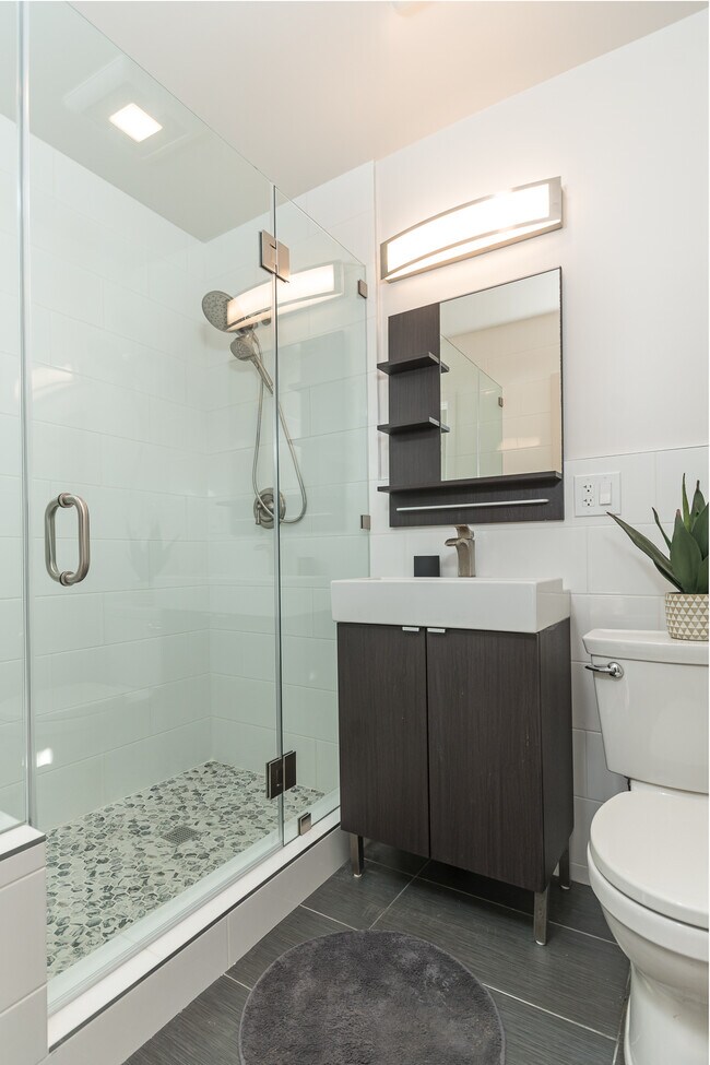 Building Photo - 3251 Vickers Dr