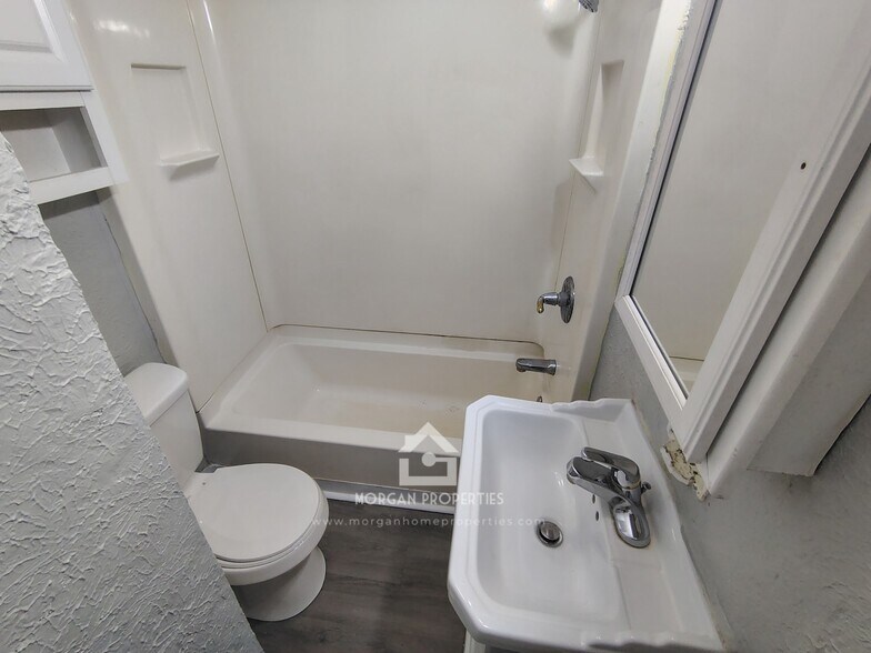 Building Photo - 2016 Poplar St