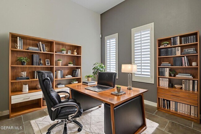 Building Photo - 308 S Manzanita Dr