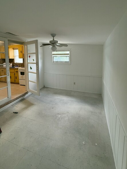 Building Photo - 251 NW 49th Ave
