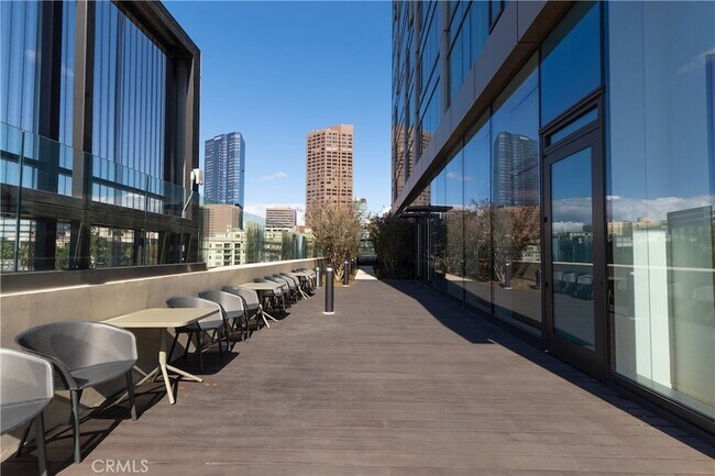 Building Photo - 889 Francisco St