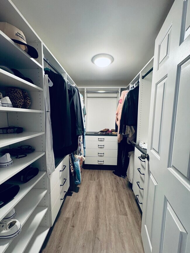 Building Photo - 12260 Sag Harbor Ct