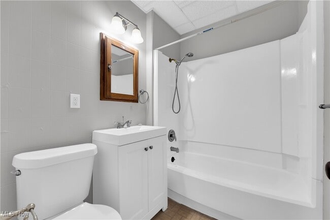 Building Photo - 19792 Pasnow Ave