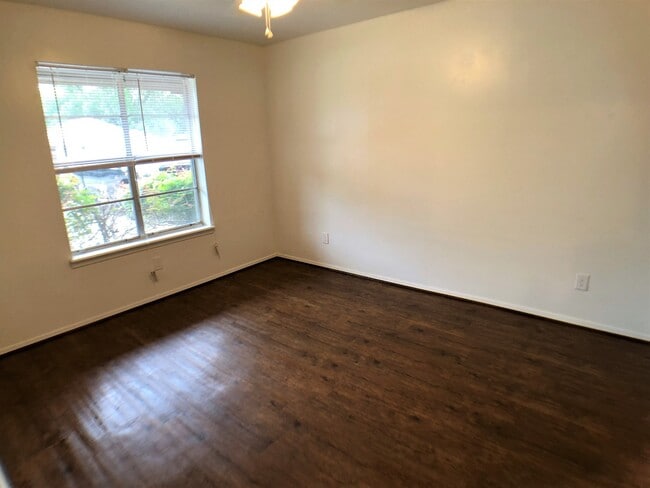 Building Photo - 3705EL