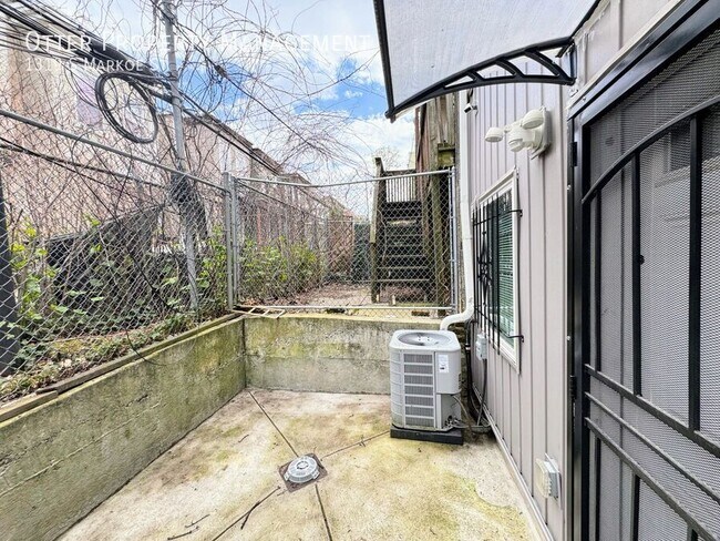 Building Photo - 1319 S Markoe St