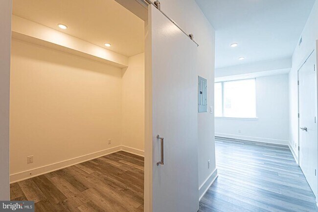 Building Photo - 1245 Ridge Ave