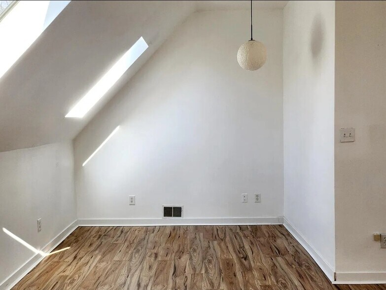 Building Photo - 11538 Nagel St