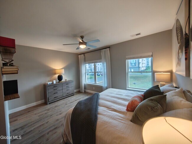 Building Photo - 3102 Zenith Ln
