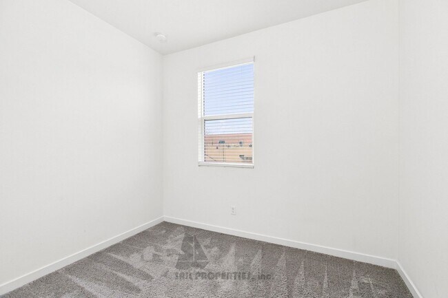 Building Photo - 3-Bed, 2.5-Bath Home in Great Stanton Community!