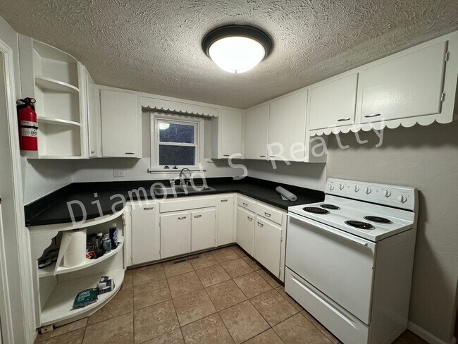 Building Photo - 3435 S Sulgrove Ave