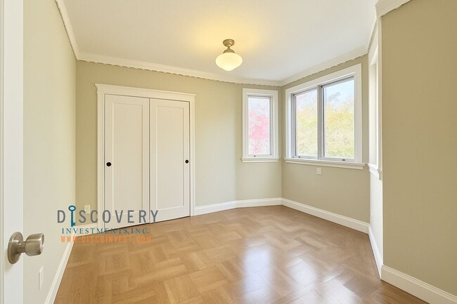 Building Photo - Updated MCM Gem in Adams Point